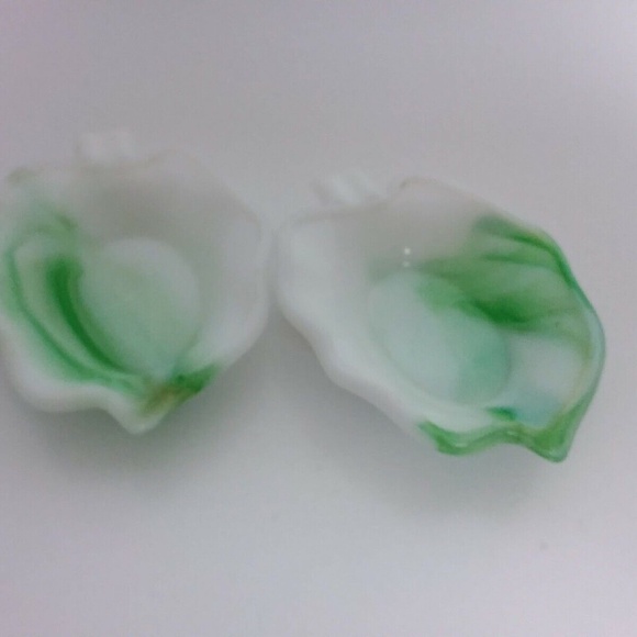 Vtg Set of 2 Green and White Leaf Shaped AKRO AGATE Ashtrays Trinket Dishes - Picture 2 of 8